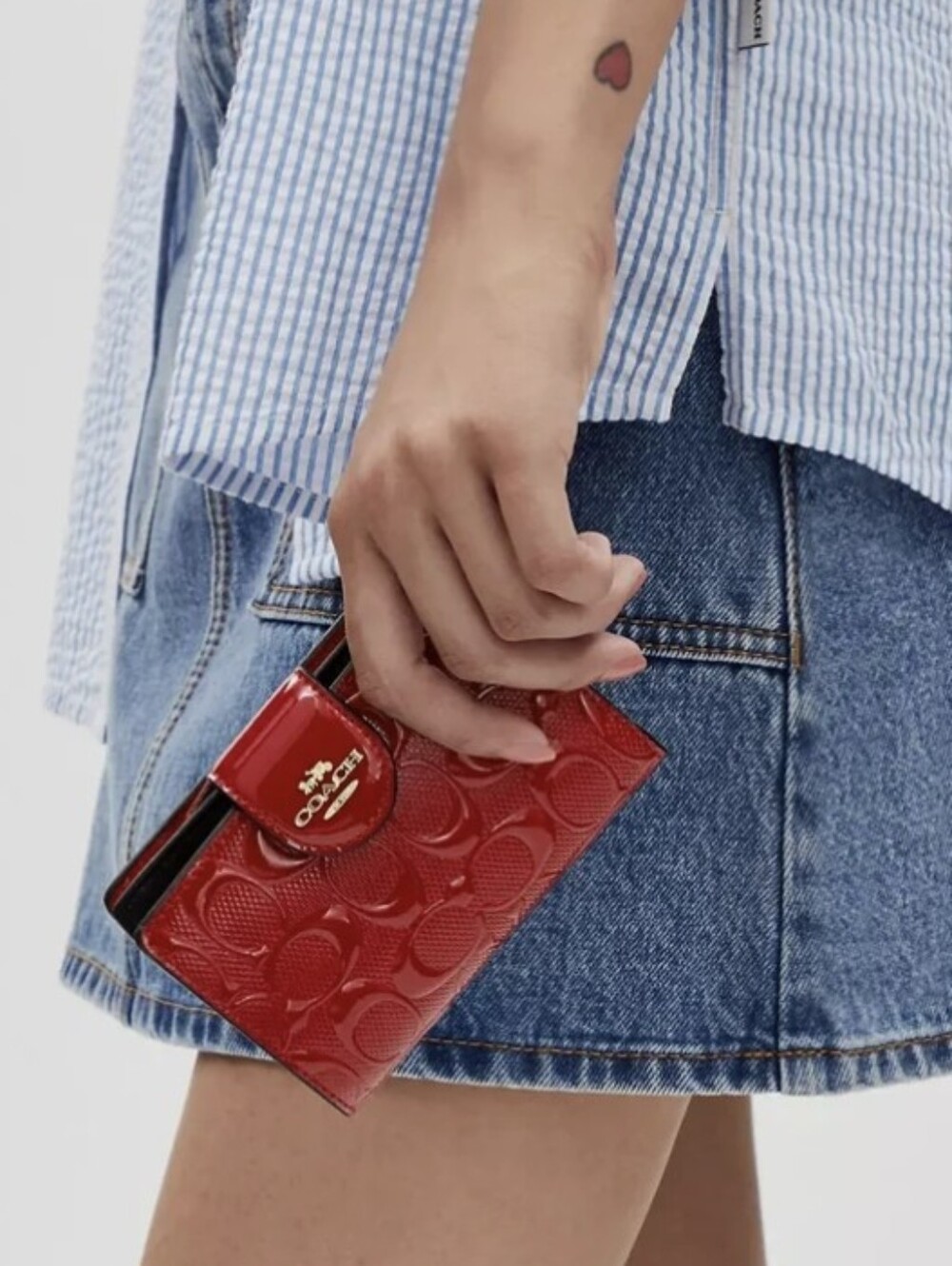 Coach medium corner zip wallet in signature leather